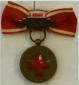 Medaille voor Trouwe Dienst van het Nederlandse Rode Kruis. Met gesp XX. Voor een dame, met strik. Prijs: �.35,-